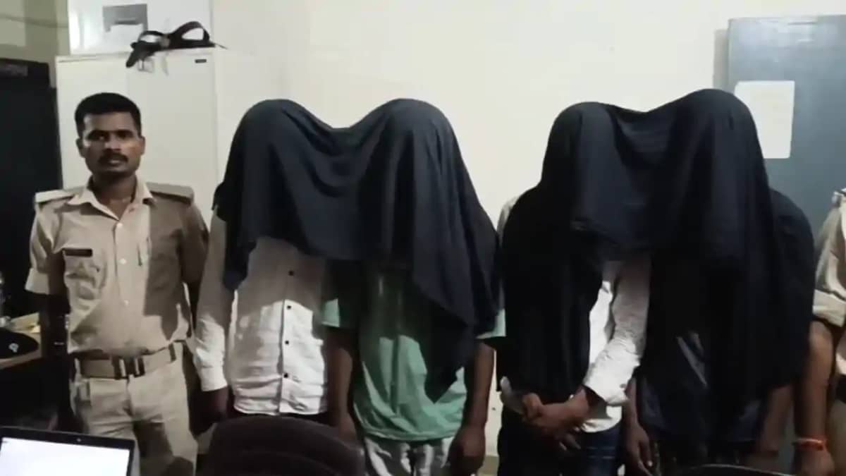 Bihar News : कैमूर में पुलिस टीम पर हमला करने वाले 4 शातिर अ Bihar News : कैमूर में पुलिस टीम पर हमला करने वाले 4 शातिर अ
