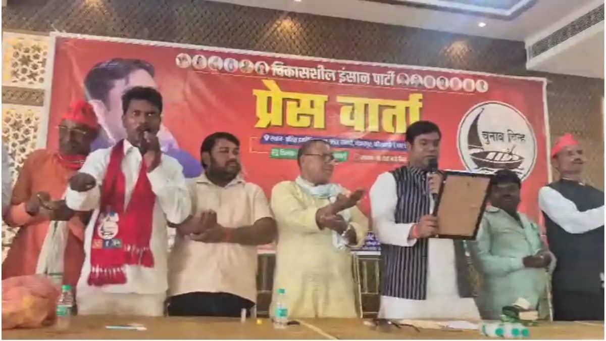 यूपी के कौशाम्बी में मुकेश सहनी का जोरदार स्वागत, गंगाजल हाथ यूपी के कौशाम्बी में मुकेश सहनी का जोरदार स्वागत, गंगाजल हाथ