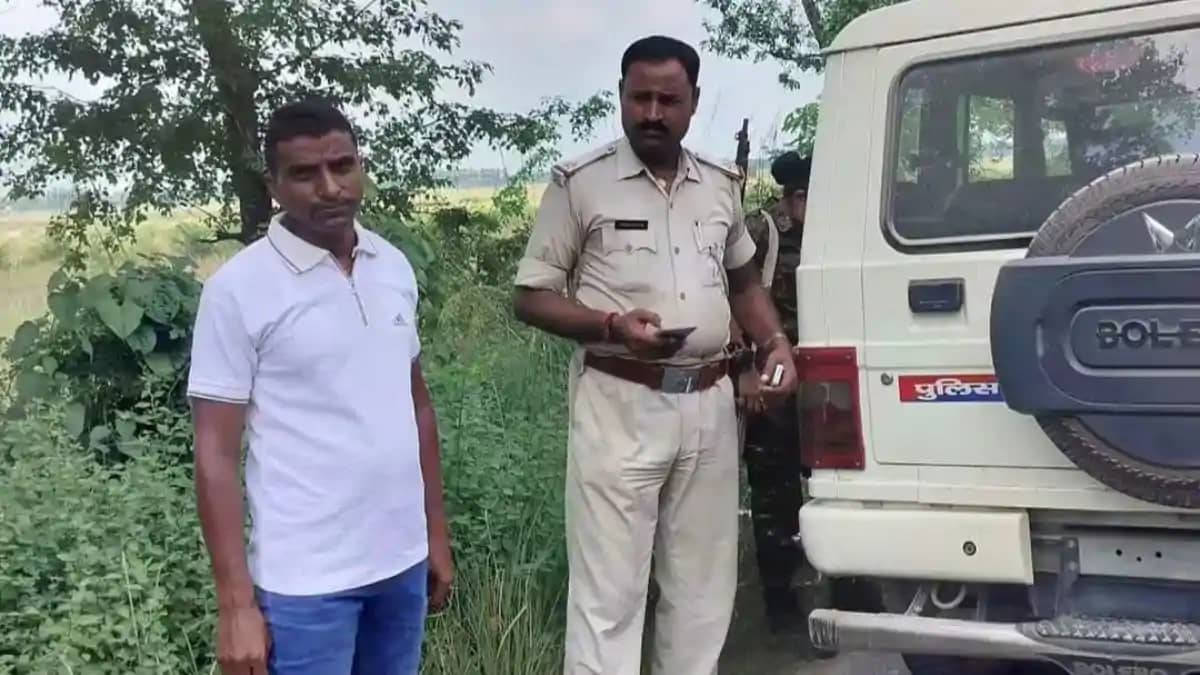 मुजफ्फरपुर के सरैया-मोतीपुर मार्ग पर दिनदहाड़े लूट, हथियार क मुजफ्फरपुर के सरैया-मोतीपुर मार्ग पर दिनदहाड़े लूट, हथियार क