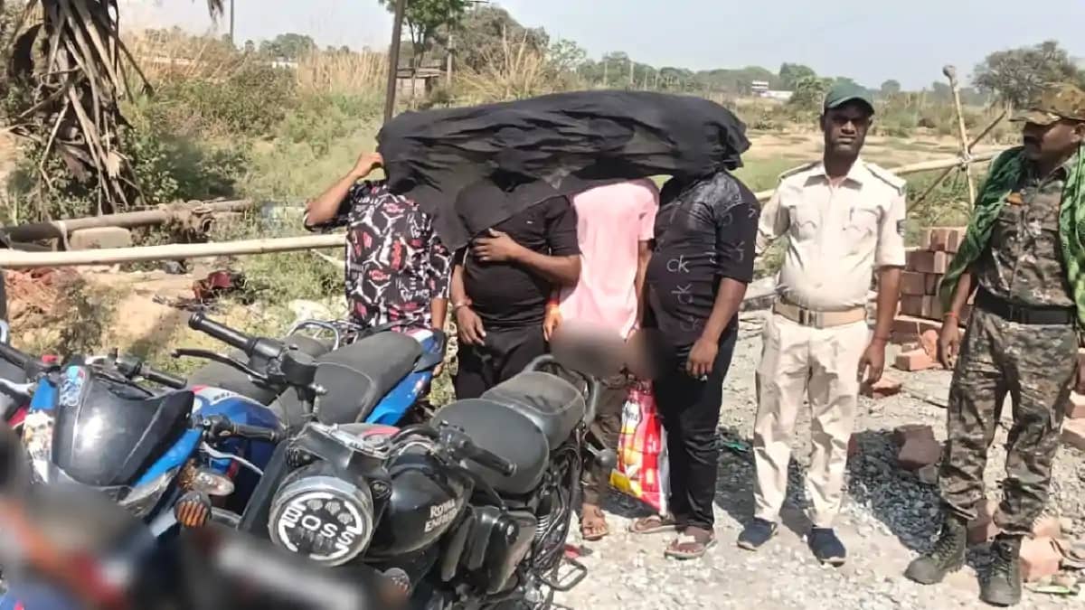 Bihar Crime : भोजपुर में बाइक चोर गिरोह का भंडाफोड़, तीन सगे Bihar Crime : भोजपुर में बाइक चोर गिरोह का भंडाफोड़, तीन सगे