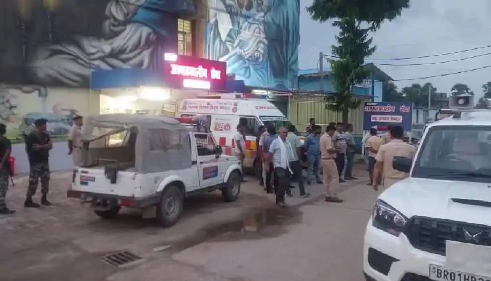 Bihar Crime - वांक्षित अपराधी को पकड़ने गई STF और पुलिस के सा Bihar Crime - वांक्षित अपराधी को पकड़ने गई STF और पुलिस के सा