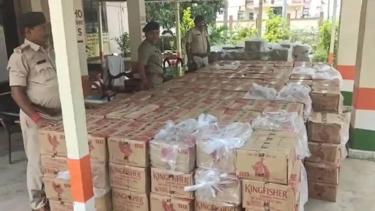Bihar News : अररिया पुलिस ने कंटेनर पर लोड शराब की बड़ी खेप क Bihar News : अररिया पुलिस ने कंटेनर पर लोड शराब की बड़ी खेप क