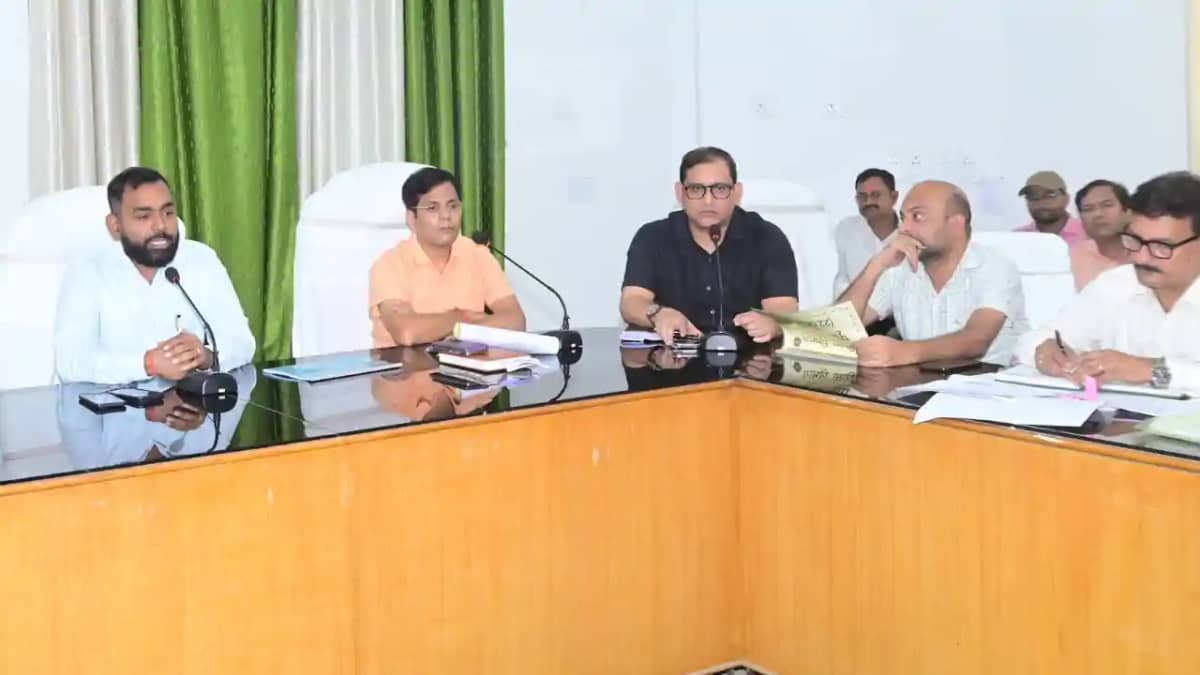 Bihar News : मोतिहारी डीएम का सख्त निर्देश, BEO रोजाना स्कूल Bihar News : मोतिहारी डीएम का सख्त निर्देश, BEO रोजाना स्कूल