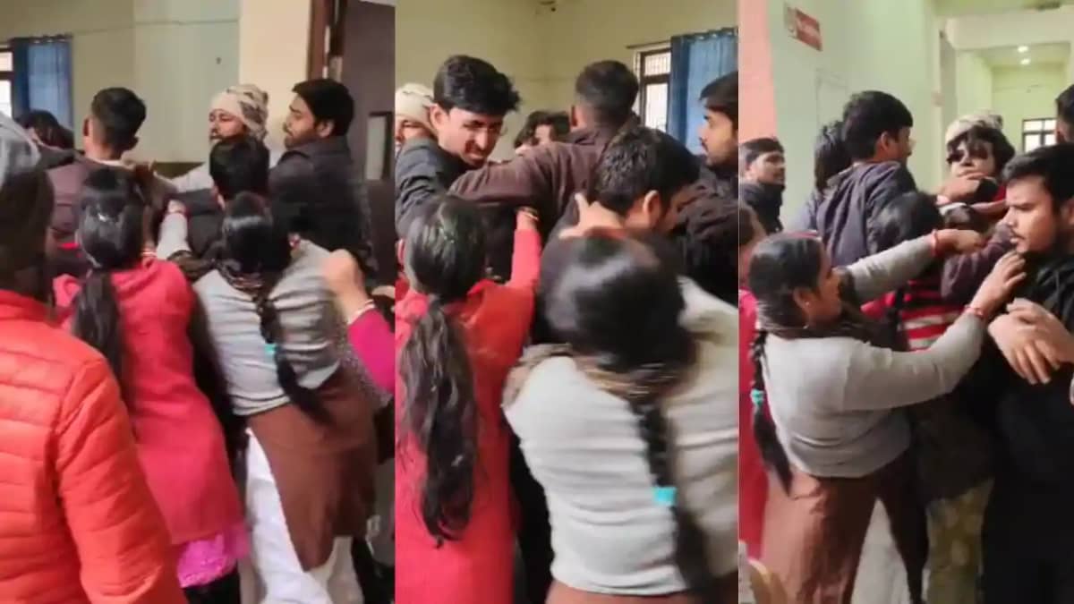 Bihar News : बेतिया में डॉक्टर्स और जीविका दीदियों के बीच जम Bihar News : बेतिया में डॉक्टर्स और जीविका दीदियों के बीच जम