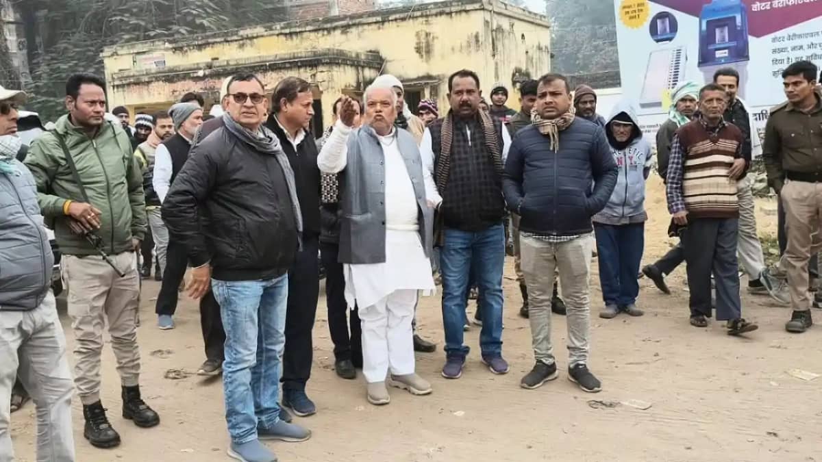 Bihar News : एक्शन मोड में मंत्री श्रवण कुमार, बिहारशरीफ बस Bihar News : एक्शन मोड में मंत्री श्रवण कुमार, बिहारशरीफ बस