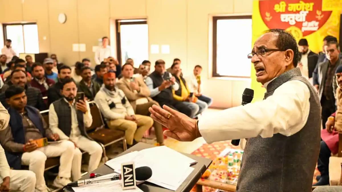 केन्द्रीय ग्रामीण विकास मंत्री शिवराज सिंह चौहान से रोजगार स केन्द्रीय ग्रामीण विकास मंत्री शिवराज सिंह चौहान से रोजगार स