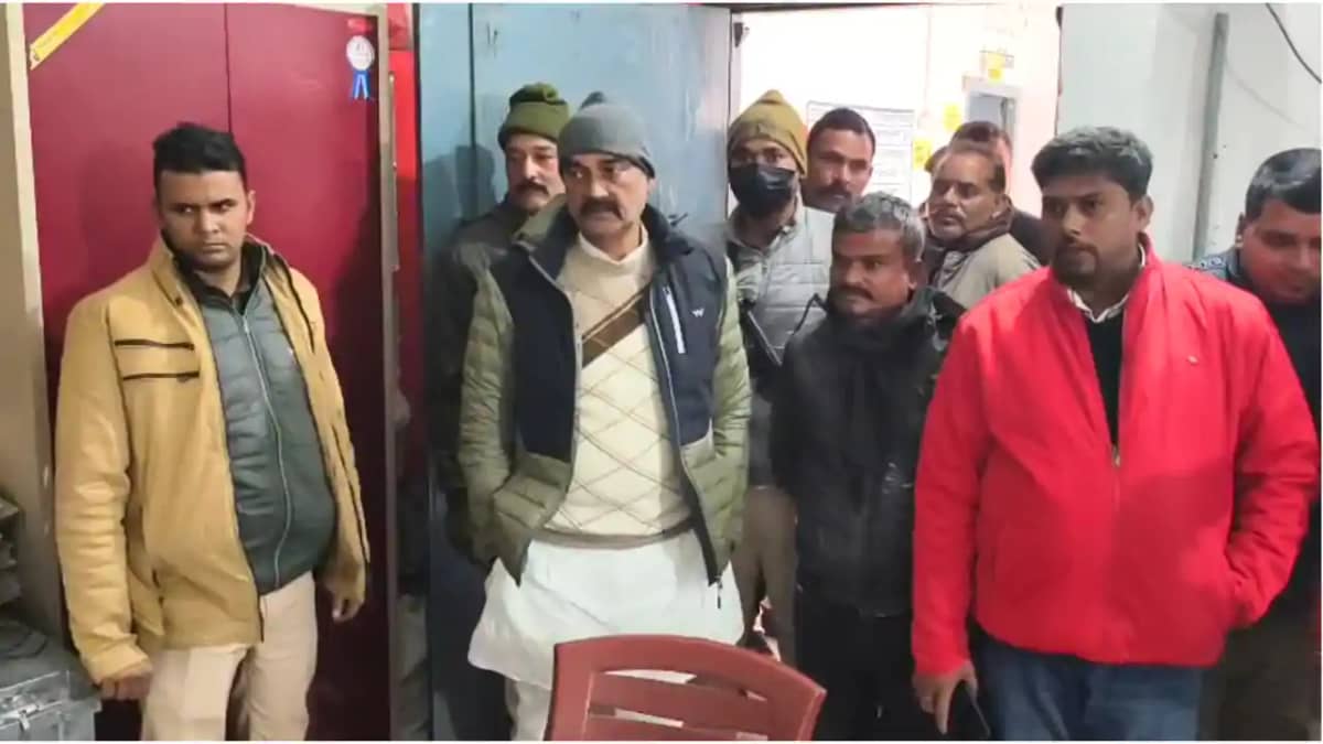 Bihar News : बाल्मीकिनगर विधायक ने प्रखंड बगहा दो का किया औच Bihar News : बाल्मीकिनगर विधायक ने प्रखंड बगहा दो का किया औच