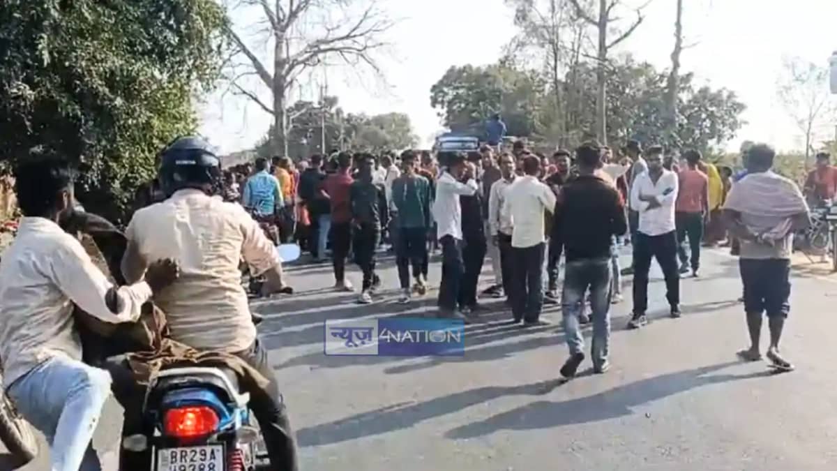 Bihar Road Accident : सिवान में टेंपो-बाइक की टक्कर में दो य Bihar Road Accident : सिवान में टेंपो-बाइक की टक्कर में दो य