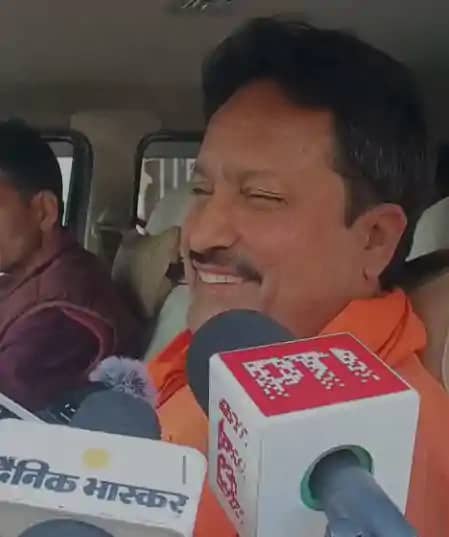 'विधायकों का हो ब्लड टेस्ट': बिहार में शराबबंदी पर भड़के BJP 'विधायकों का हो ब्लड टेस्ट': बिहार में शराबबंदी पर भड़के BJP