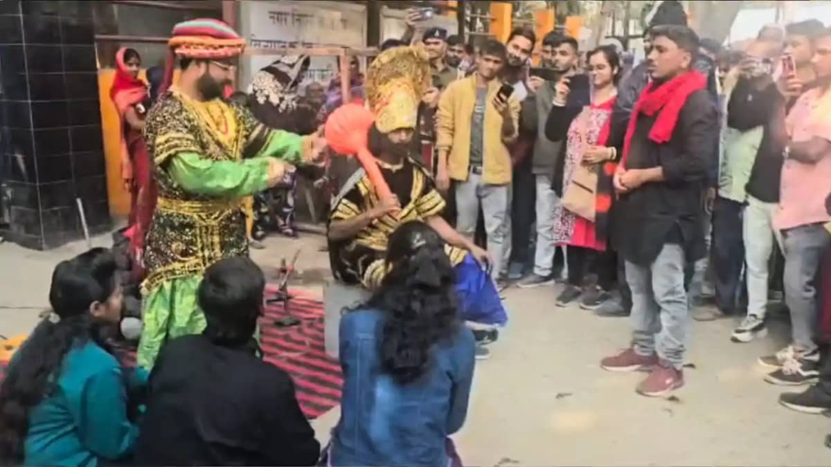 Yamraj Chitragupt Take to Bihar Roads to Promote Helmet Seat Yamraj Chitragupt Take to Bihar Roads to Promote Helmet Seat