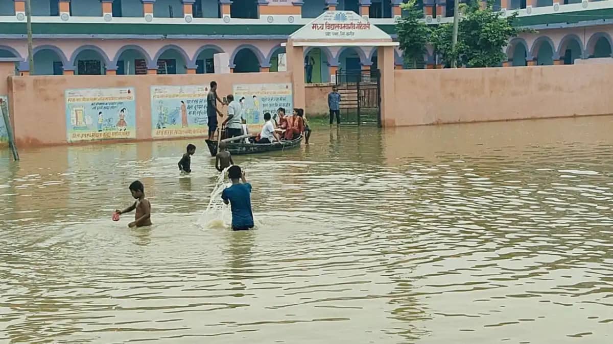 Bihar Flood News : खगड़िया में गंगा का जलस्तर बढ़ने से कई स्कू Bihar Flood News : खगड़िया में गंगा का जलस्तर बढ़ने से कई स्कू