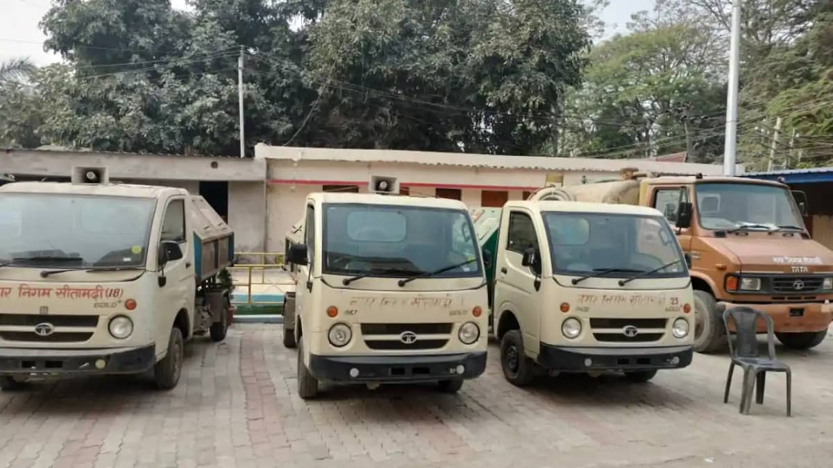 Bihar News : परिवहन विभाग के नियमों की ऐसी तैसी, बिना नंबर प Bihar News : परिवहन विभाग के नियमों की ऐसी तैसी, बिना नंबर प