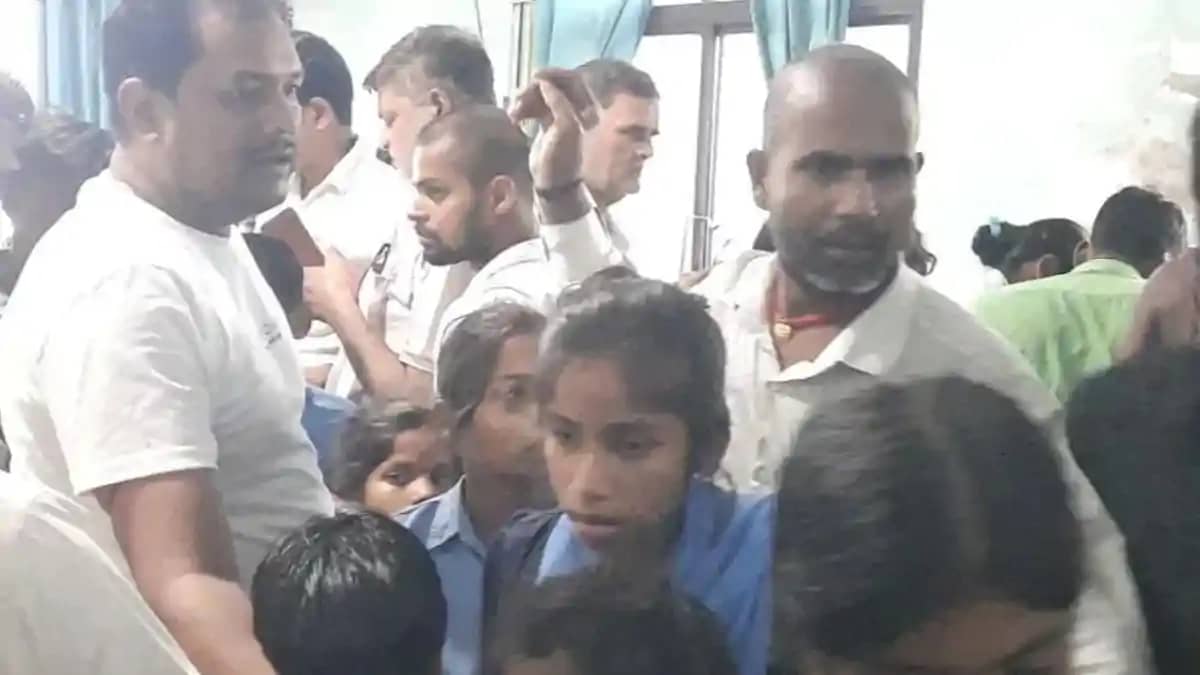 बड़ी खबर : सुपौल में मिड-डे मील खाने से 50 से अधिक बच्चे बीम बड़ी खबर : सुपौल में मिड-डे मील खाने से 50 से अधिक बच्चे बीम