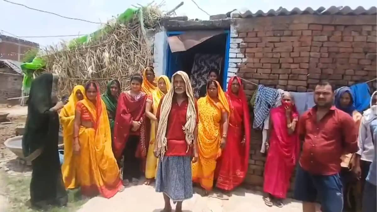 Bihar News : गांव में न स्कूल, न आंगनबाड़ी, मां ने समूह से ल Bihar News : गांव में न स्कूल, न आंगनबाड़ी, मां ने समूह से ल