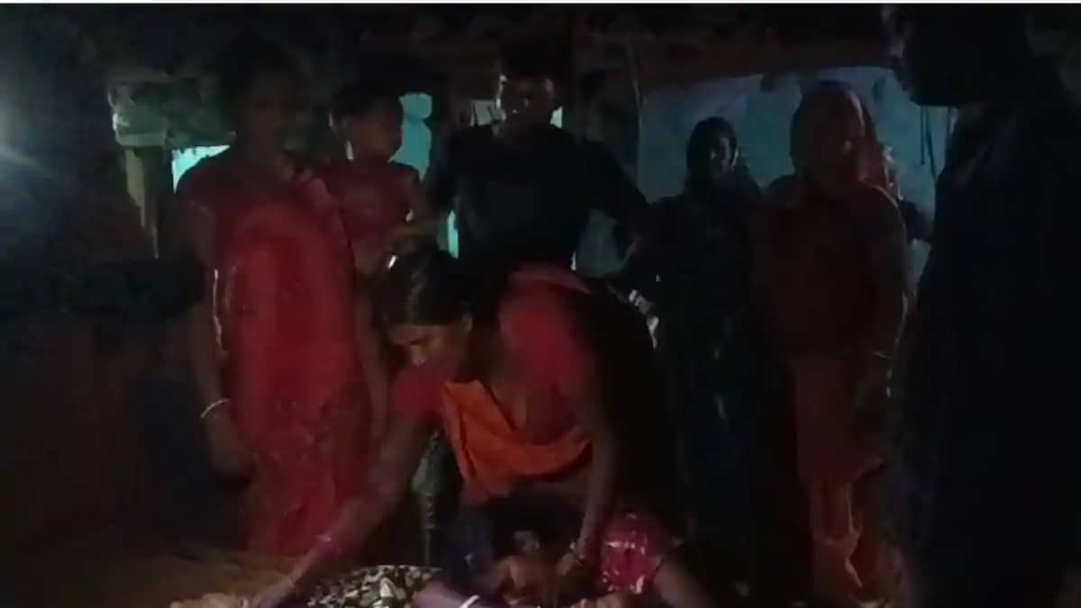 शौचालय की टंकी बनी मासूम की मौत का कारण: खेलते-खेलते तीन वर् शौचालय की टंकी बनी मासूम की मौत का कारण: खेलते-खेलते तीन वर्