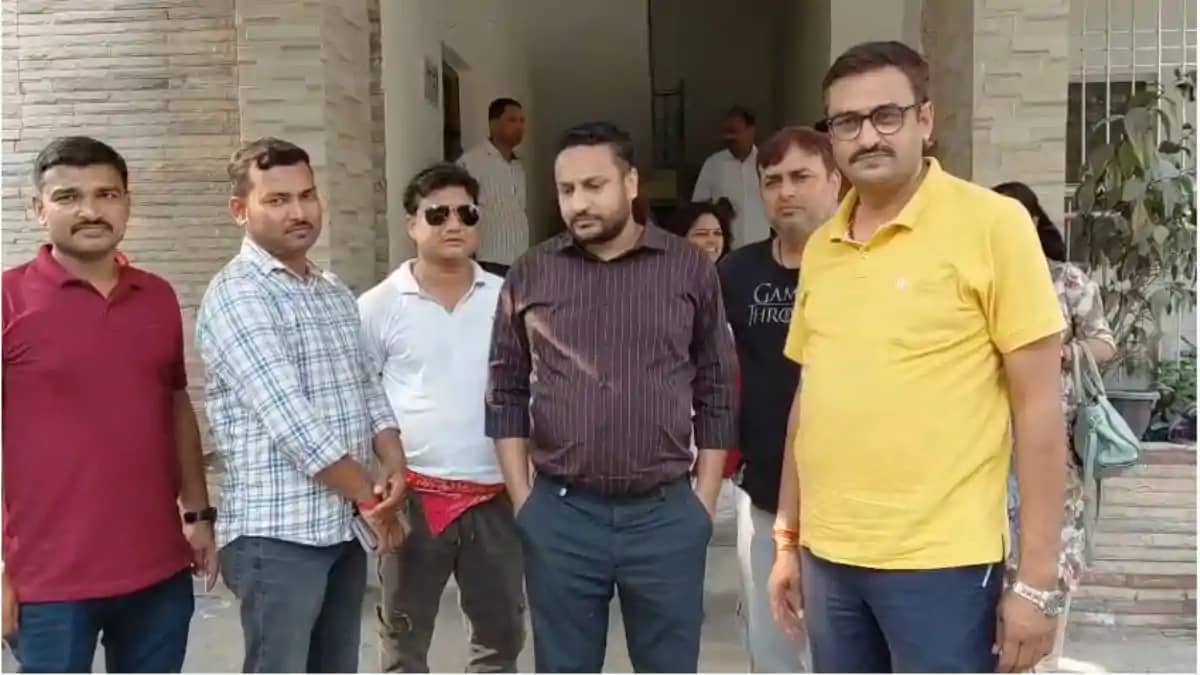 अपने निजी आवास पर 3 लाख रुपये घूस ले रहे थे सदर अंचल अधिकारी अपने निजी आवास पर 3 लाख रुपये घूस ले रहे थे सदर अंचल अधिकारी