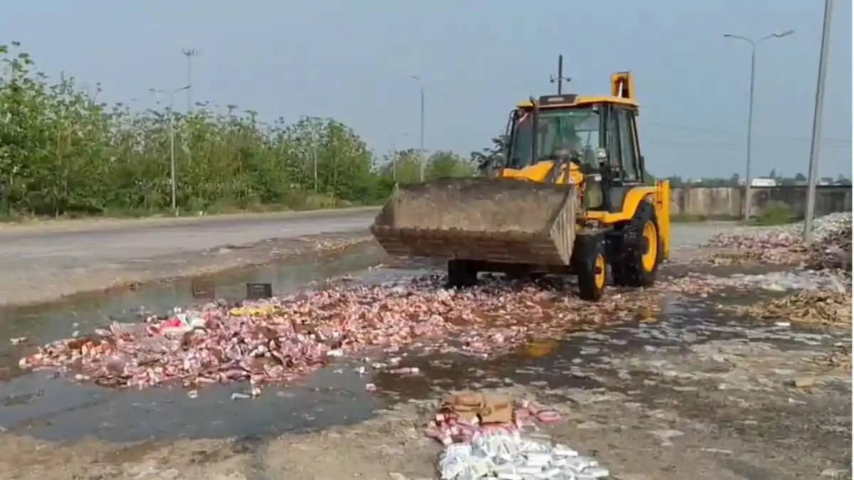 शराब माफियाओं के खिलाफ बड़ा एक्शन : 50 लाख की 6471 लीटर जब्त शराब माफियाओं के खिलाफ बड़ा एक्शन : 50 लाख की 6471 लीटर जब्त