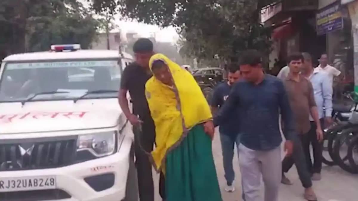 Crime news - लहंगा-लूगड़ी पहन पुलिस को चकमा देने की कोशिश कर Crime news - लहंगा-लूगड़ी पहन पुलिस को चकमा देने की कोशिश कर