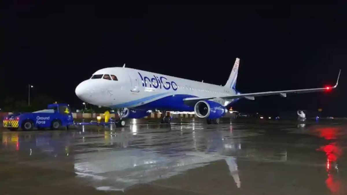 36000 फीट की ऊंचाई पर उड़ रहे इंडिगो की फ्लाइट का फ्यूल लीक, 36000 फीट की ऊंचाई पर उड़ रहे इंडिगो की फ्लाइट का फ्यूल लीक,