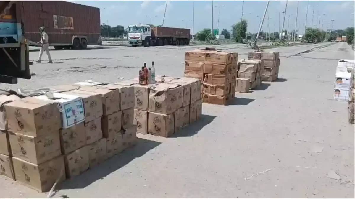 Bihar News : कैमूर में उत्पाद विभाग की टीम ने दो ट्रकों पर ल Bihar News : कैमूर में उत्पाद विभाग की टीम ने दो ट्रकों पर ल