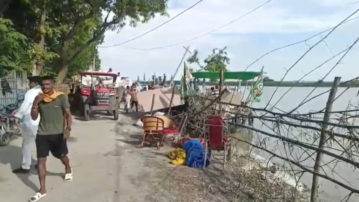 Katihar Flood Rajesh Yadav Takes Relief to Victims by Boat Katihar Flood Rajesh Yadav Takes Relief to Victims by Boat