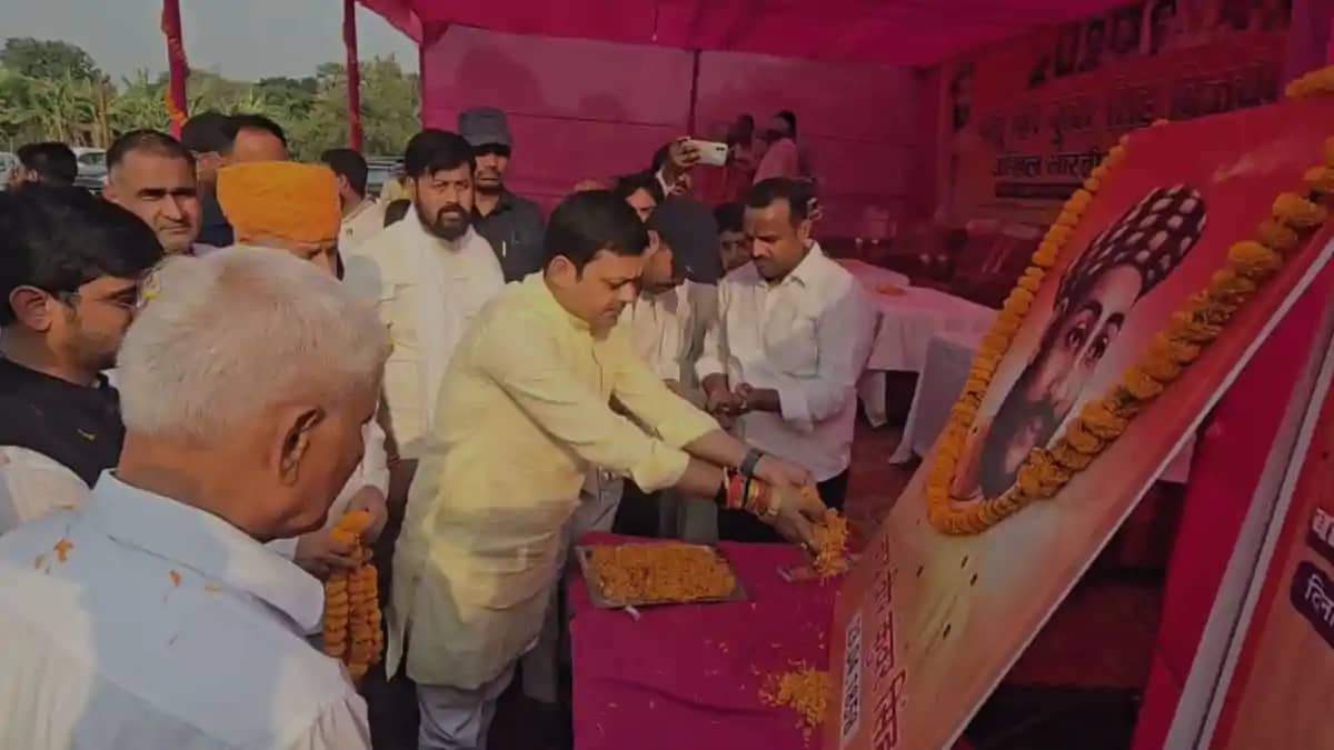 बाबू वीर कुंवर सिंह विजयोत्सव समारोह में शामिल हुए पूर्व मंत बाबू वीर कुंवर सिंह विजयोत्सव समारोह में शामिल हुए पूर्व मंत