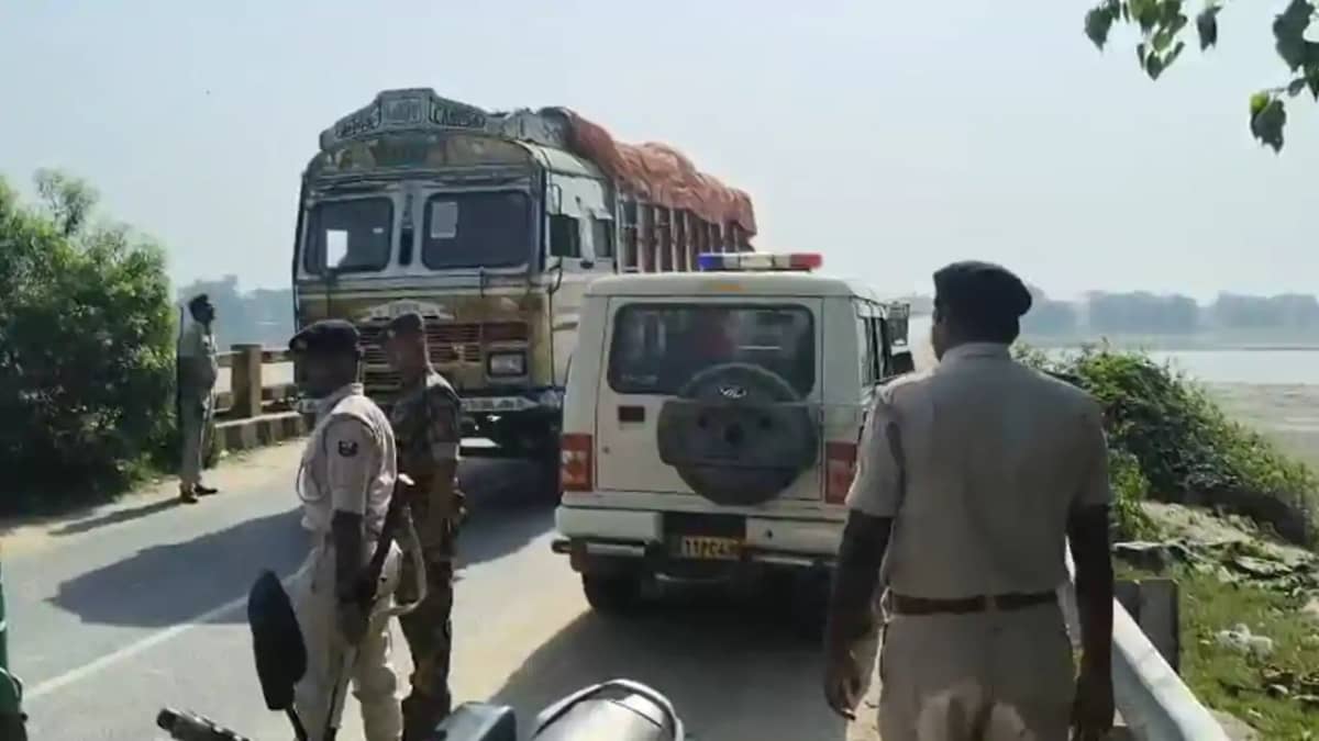Bihar Border on High Alert Strict Vehicle Checks Spark Panic Bihar Border on High Alert Strict Vehicle Checks Spark Panic