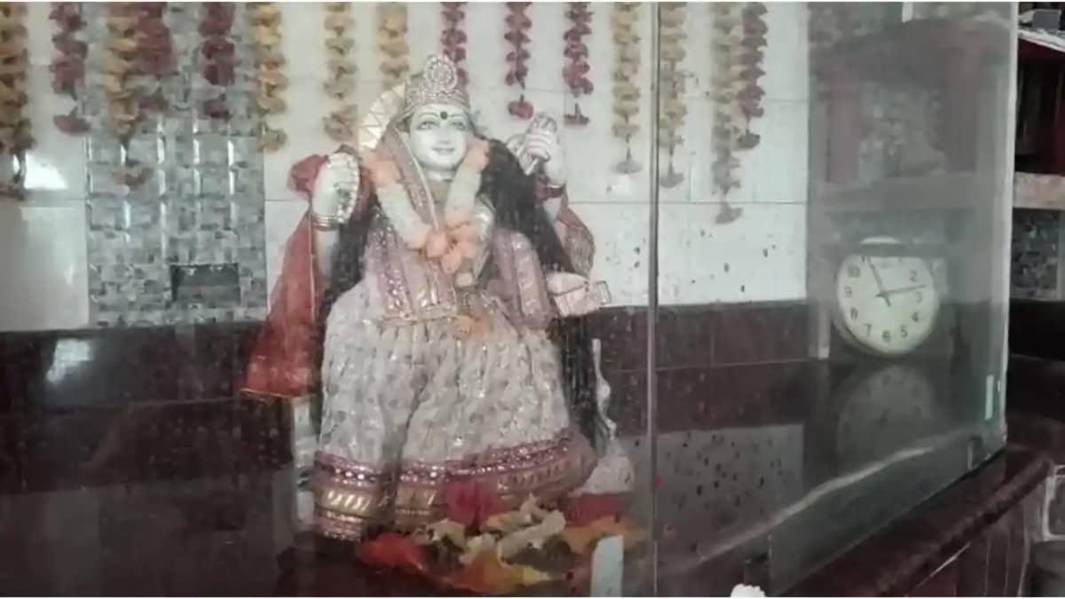 Bihar News : मुजफ्फरपुर में बेखौफ चोरों का तांडव, मां दुर्गा Bihar News : मुजफ्फरपुर में बेखौफ चोरों का तांडव, मां दुर्गा