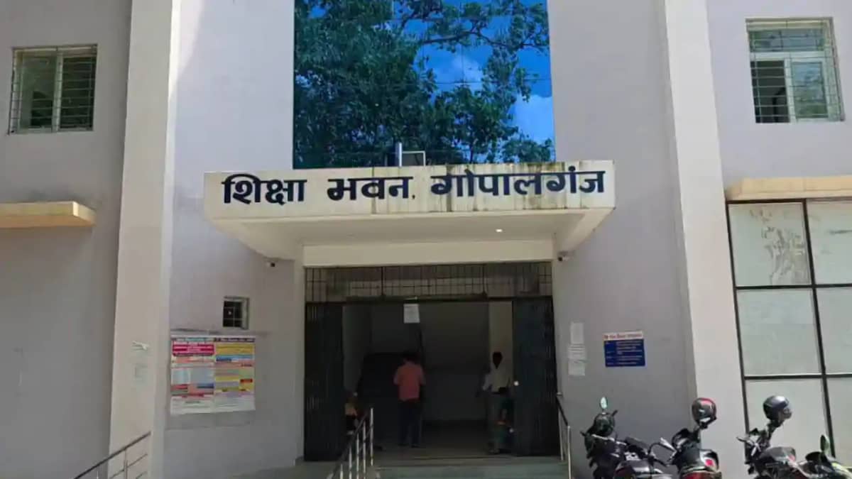 Bihar Teacher Faces Show Cause Over Errors in Transfer Appli Bihar Teacher Faces Show Cause Over Errors in Transfer Appli