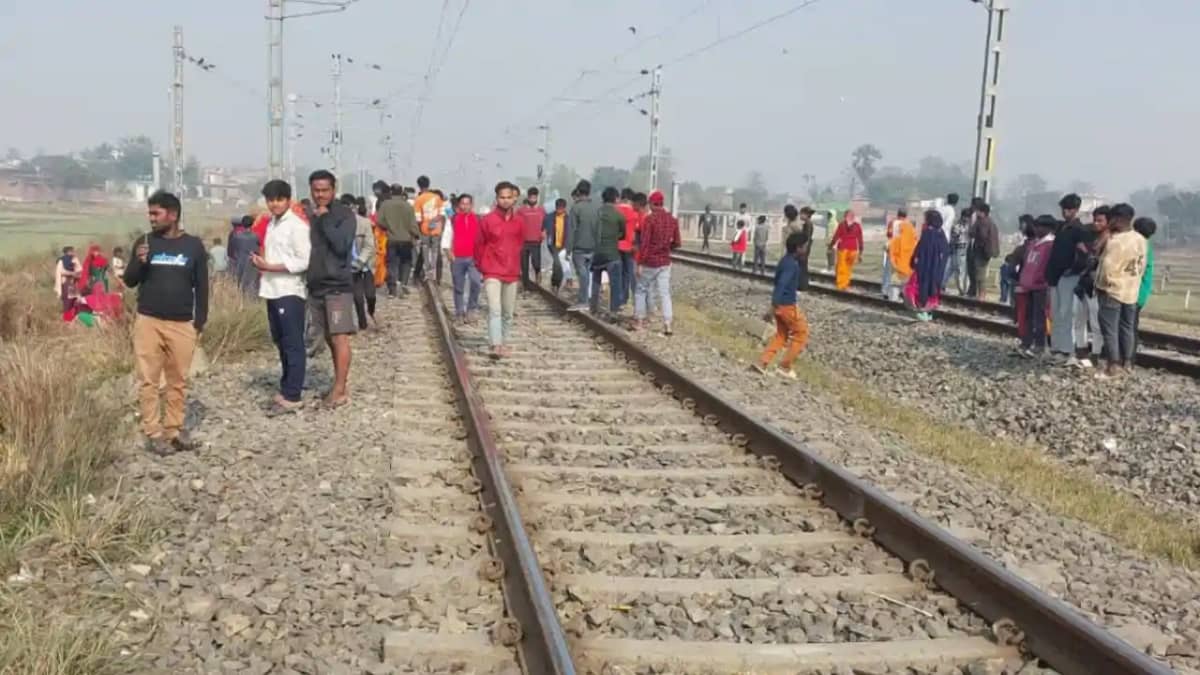 अमृत भारत ट्रेन के सामने रील बनाने के शौक ने ली जान, दूसरी अमृत भारत ट्रेन के सामने रील बनाने के शौक ने ली जान, दूसरी