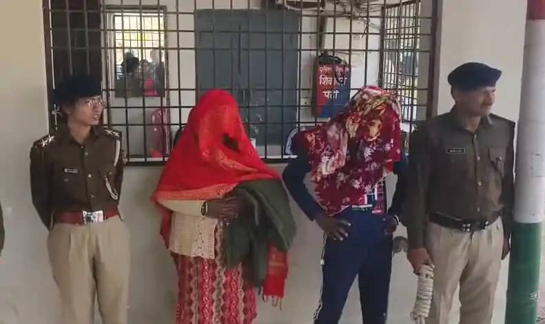 बगहा पुलिस की बड़ी कामयाबी: तीन नाबालिग बच्चियां मानव तस्करों बगहा पुलिस की बड़ी कामयाबी: तीन नाबालिग बच्चियां मानव तस्करों