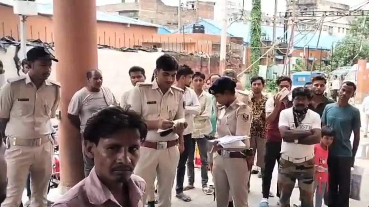 Bihar News : बेतिया में सनसनीखेज वारदात, लव मैरेज करने वाले Bihar News : बेतिया में सनसनीखेज वारदात, लव मैरेज करने वाले