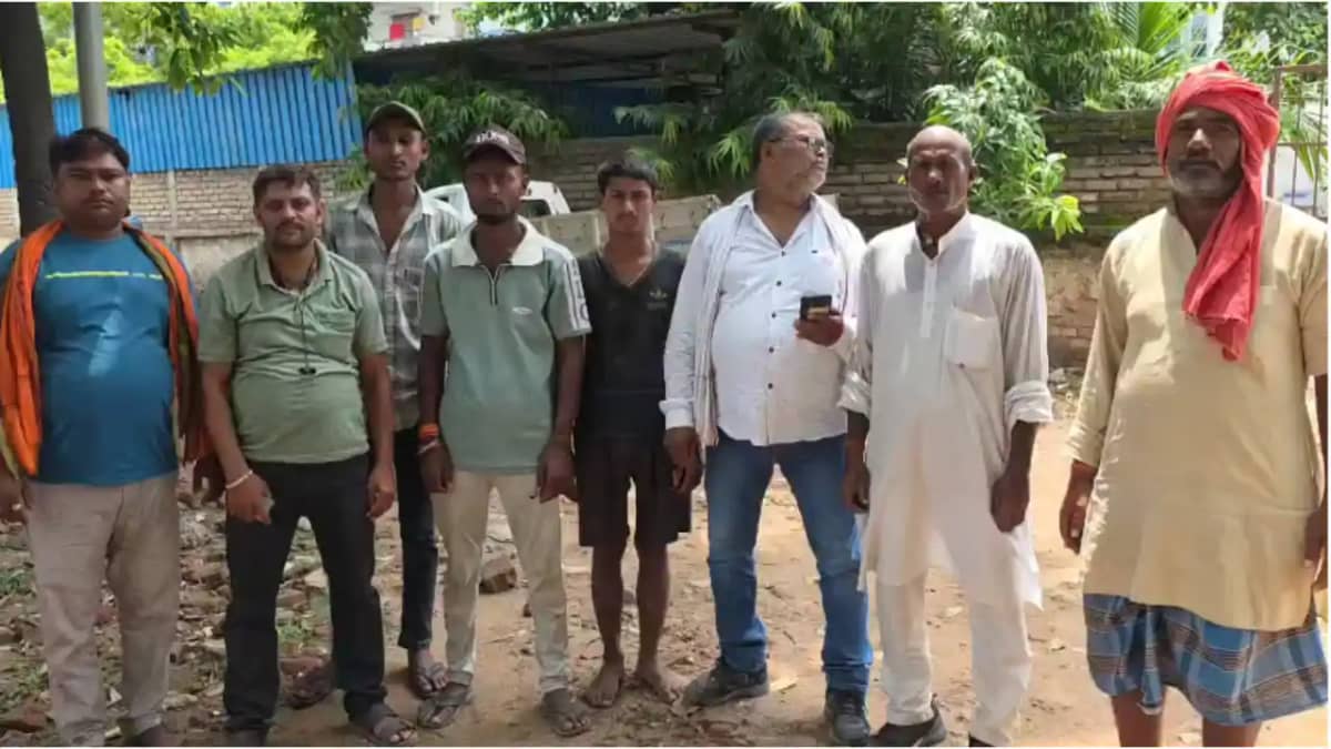 Bihar News : भोजपुर में बिजली का टूटा तार बना काल, बिचड़ा डा Bihar News : भोजपुर में बिजली का टूटा तार बना काल, बिचड़ा डा