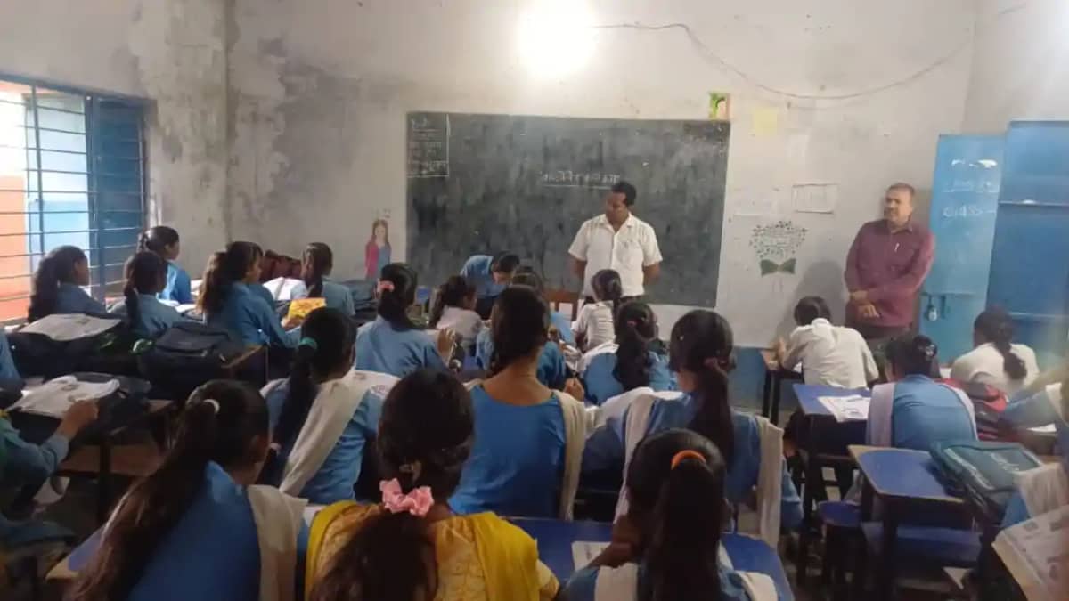 Bihar News : सरकारी शिक्षकों के लिए लागू हुआ ड्रेस कोड, फॉर् Bihar News : सरकारी शिक्षकों के लिए लागू हुआ ड्रेस कोड, फॉर्
