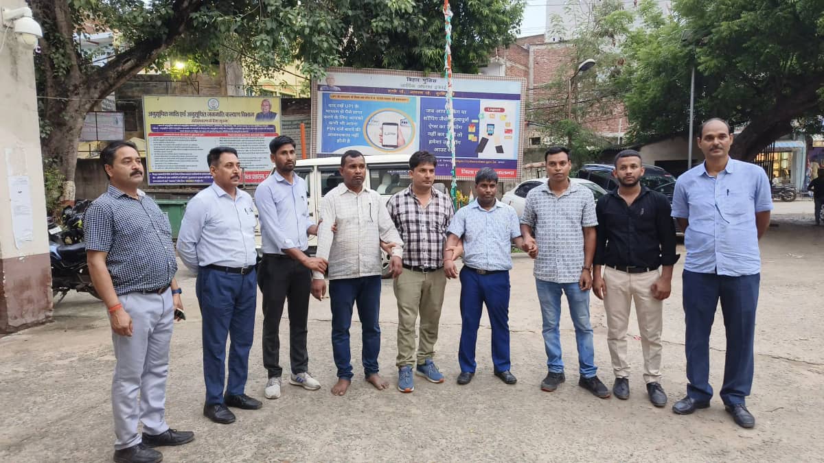Bribe DPO - सीएम नीतीश के गृह जिले में रिश्वत लेते जिला कार Bribe DPO - सीएम नीतीश के गृह जिले में रिश्वत लेते जिला कार