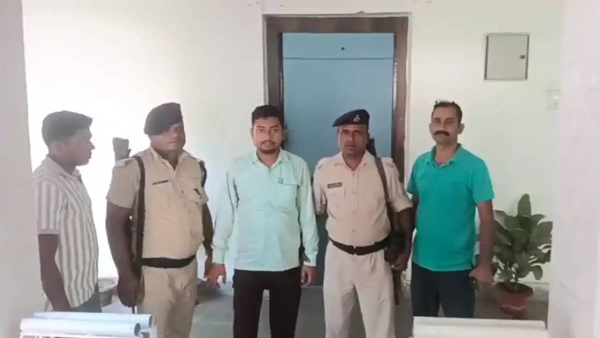 Bihar News : भोजपुर में निगरानी की टीम ने की बड़ी कार्रवाई, र Bihar News : भोजपुर में निगरानी की टीम ने की बड़ी कार्रवाई, र