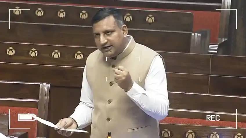 संसद में गूंजी संजय यादव की दहाड़: 'बीमारी कैंसर है और सरकार संसद में गूंजी संजय यादव की दहाड़: 'बीमारी कैंसर है और सरकार