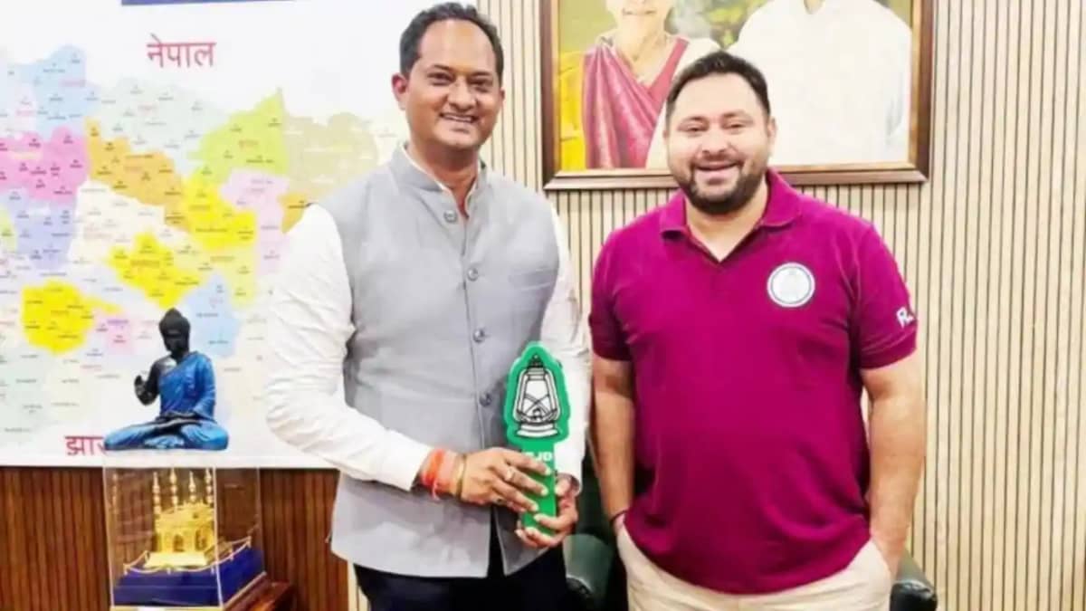 Tejashwi Yadav Backs Independent in Mohania Tejashwi Yadav Backs Independent in Mohania