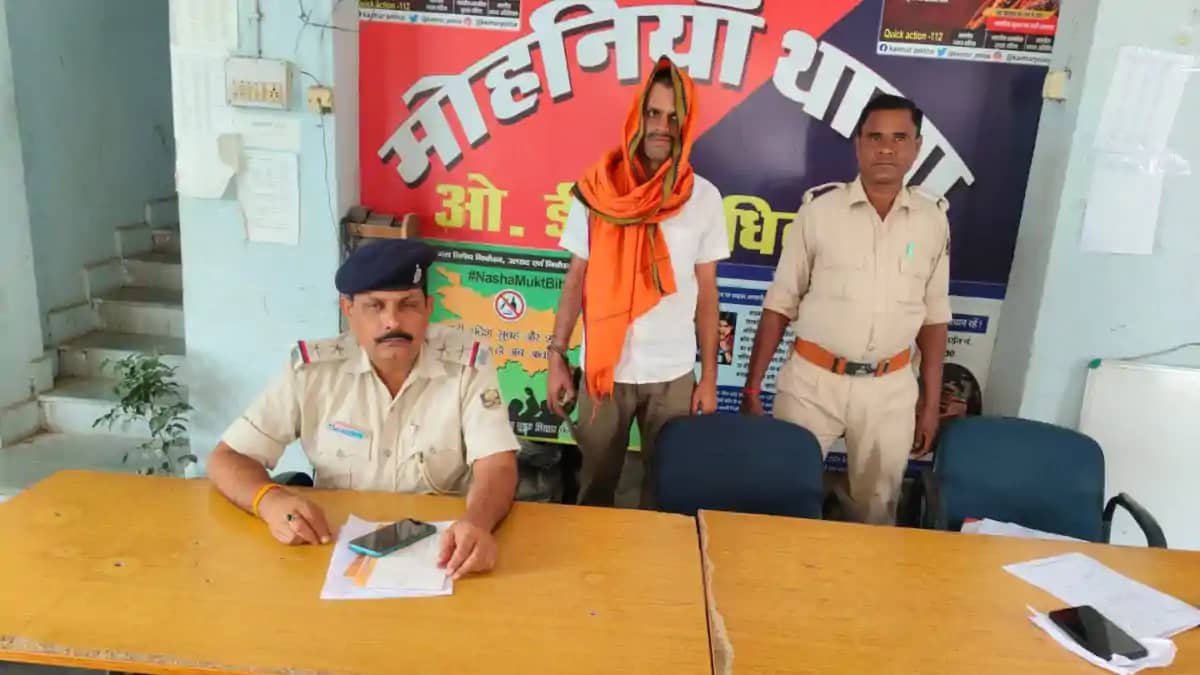 कैमूर में मुखिया पर जानलेवा हमला : एक आरोपी गिरफ्तार, तीन फ कैमूर में मुखिया पर जानलेवा हमला : एक आरोपी गिरफ्तार, तीन फ