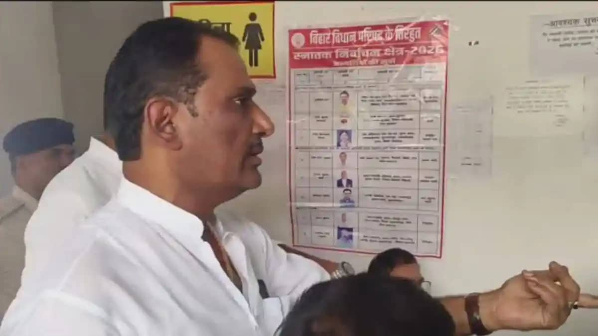 मुजफ्फरपुर के फर्जी वोटिंग के आरोप पर राजद नेताओं का हंगामा, मुजफ्फरपुर के फर्जी वोटिंग के आरोप पर राजद नेताओं का हंगामा,