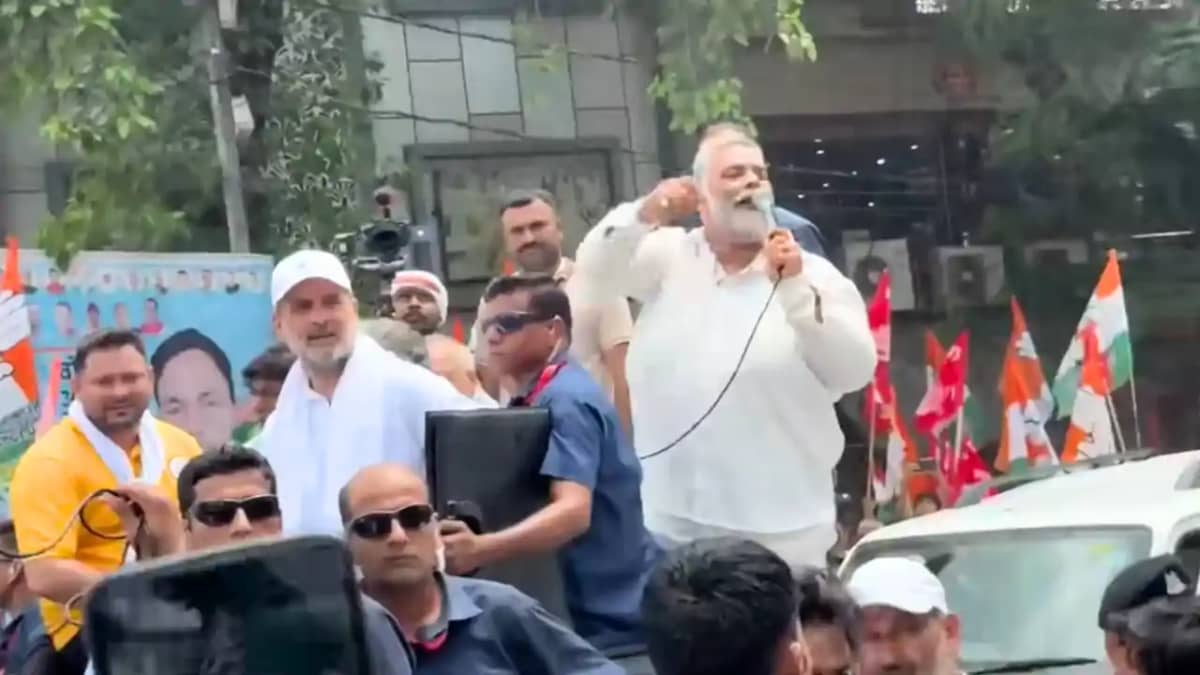 Bihar Politics : पप्पू यादव की लालू परिवार से खत्म हुई दूरिय Bihar Politics : पप्पू यादव की लालू परिवार से खत्म हुई दूरिय