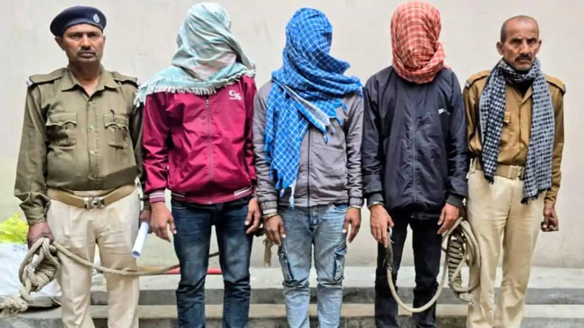 Bihar Crime: बिहार पुलिस ने तीन शातिर साइबर अपराधियों को दबो Bihar Crime: बिहार पुलिस ने तीन शातिर साइबर अपराधियों को दबो