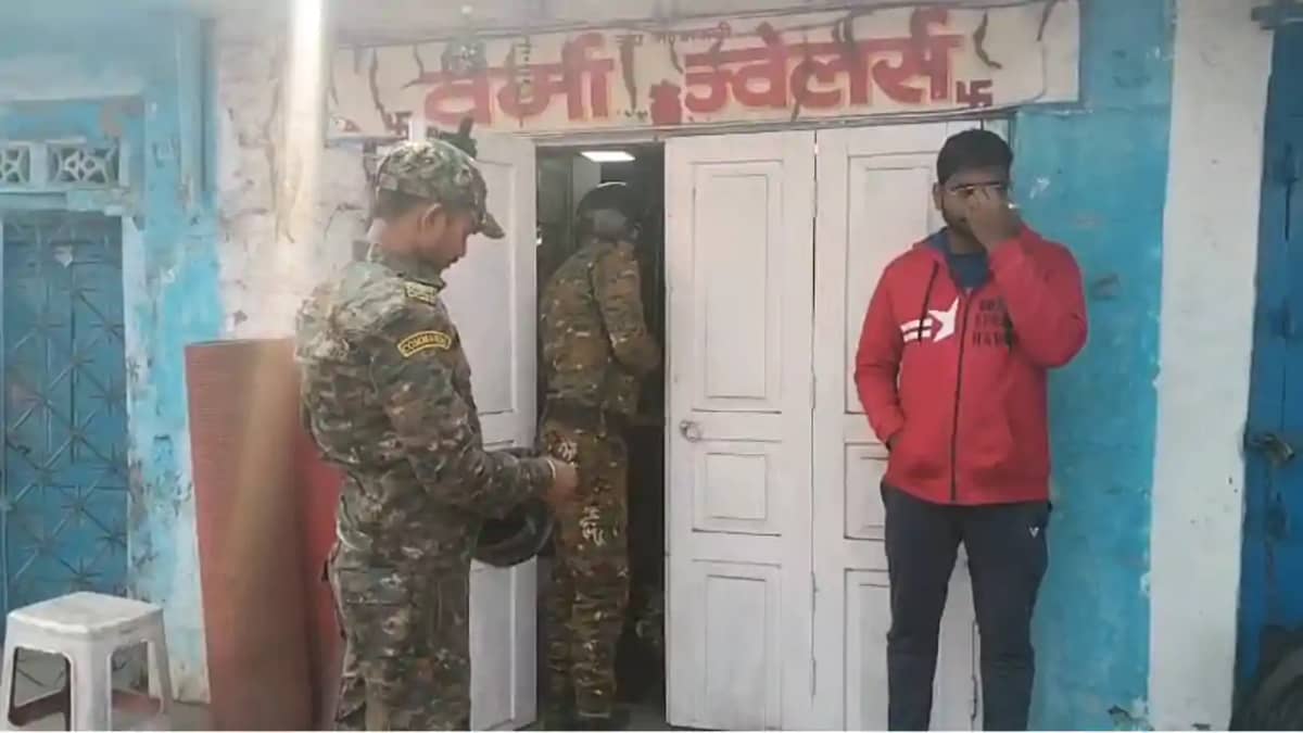 Bihar Crime : कटिहार में बड़ी चोरी का खुलासा, 27 लाख के जेवरा Bihar Crime : कटिहार में बड़ी चोरी का खुलासा, 27 लाख के जेवरा