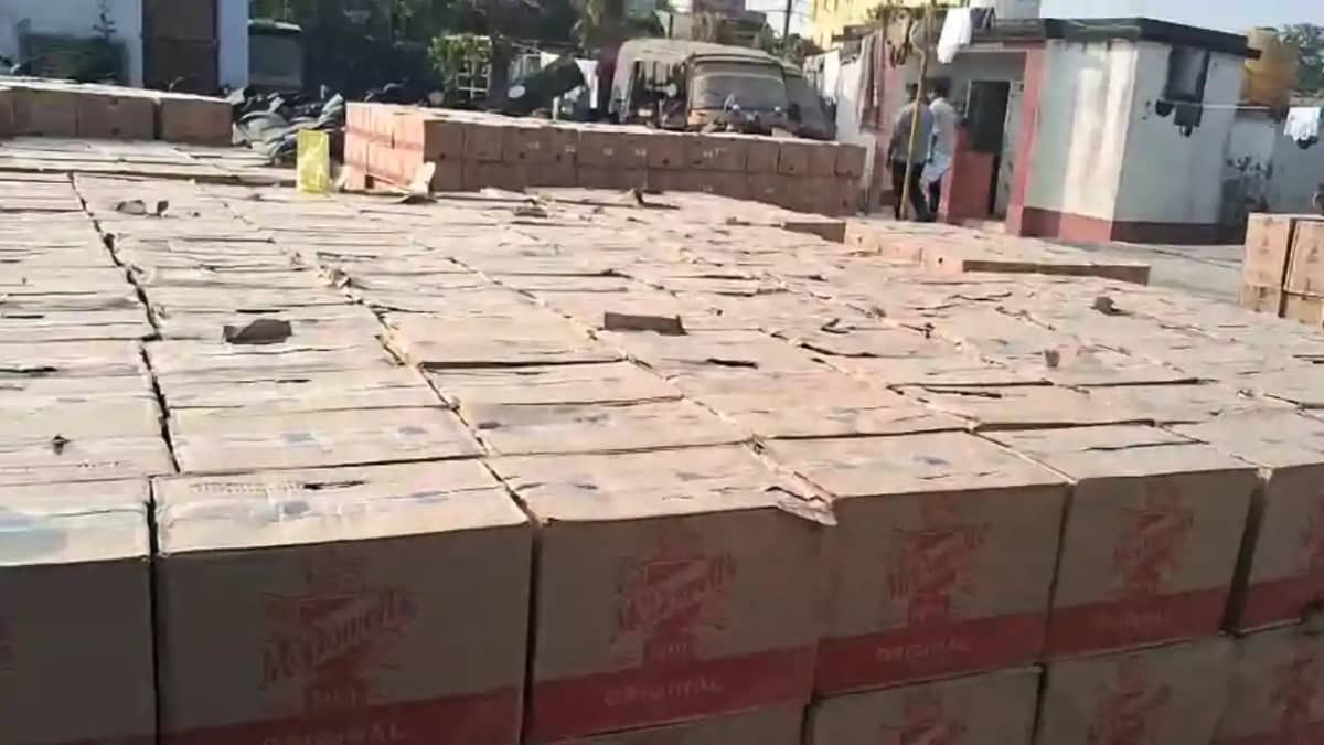 Bihar Crime : बांका में ट्रक पर लोड करोड़ों की विदेशी शराब कि Bihar Crime : बांका में ट्रक पर लोड करोड़ों की विदेशी शराब कि
