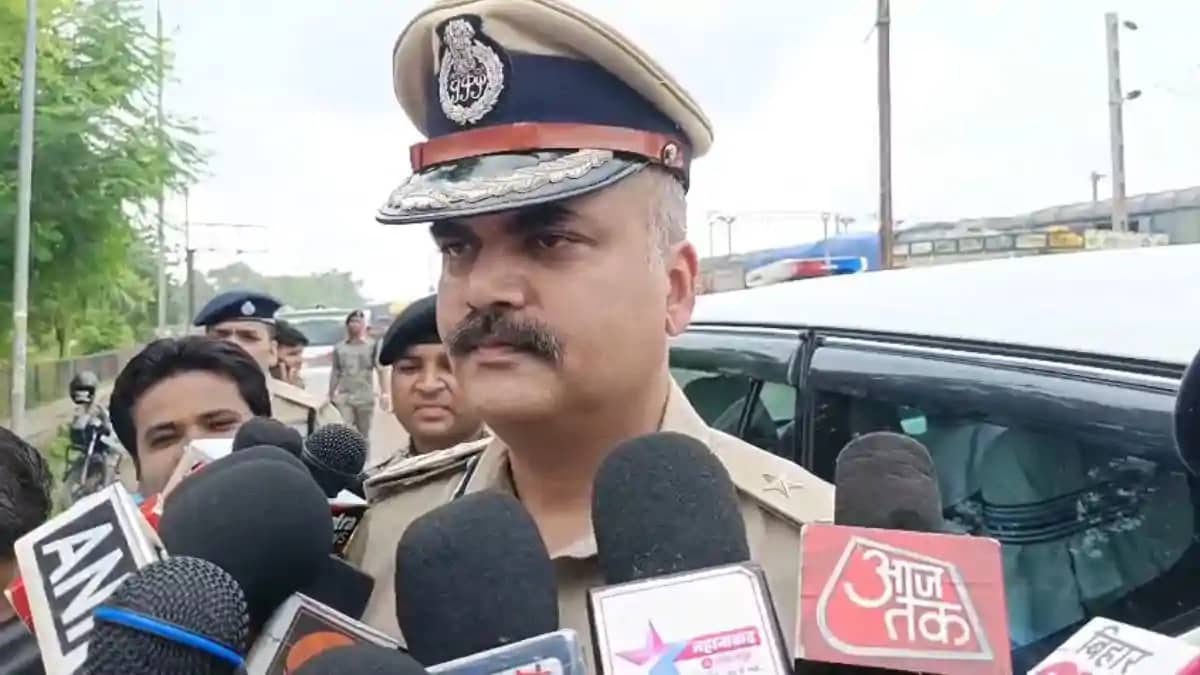 आईजी विकास वैभव पहुंचे जहानाबाद : प्रदर्शन के दौरान हुई थी ग आईजी विकास वैभव पहुंचे जहानाबाद : प्रदर्शन के दौरान हुई थी ग