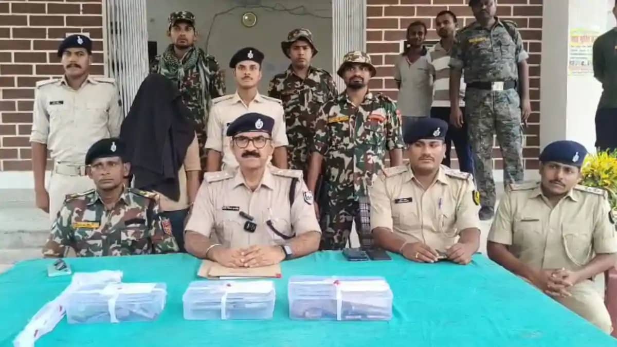 कटिहार में मिनी गन फैक्ट्री का खुलासा : STF और बरारी पुलिस क कटिहार में मिनी गन फैक्ट्री का खुलासा : STF और बरारी पुलिस क