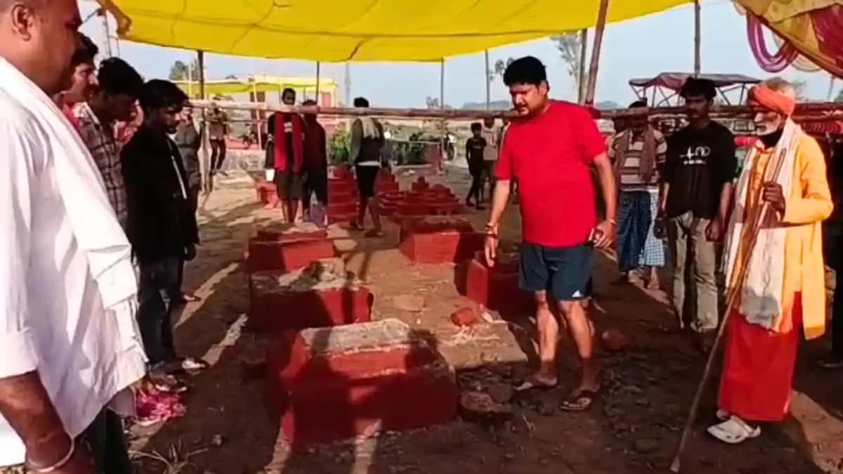 Bihar Crime : बेतिया में छठ घाट पर आस्था के प्रतीक 'सिरसोता' Bihar Crime : बेतिया में छठ घाट पर आस्था के प्रतीक 'सिरसोता'