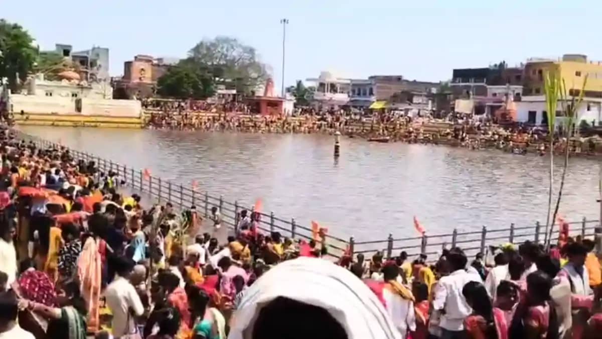 Chhath Puja 2026 : औरंगाबाद के देव मंदिर में उमड़ी छठव्रतियो Chhath Puja 2026 : औरंगाबाद के देव मंदिर में उमड़ी छठव्रतियो