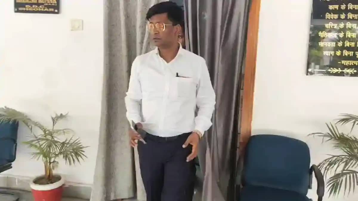 Bihar News : शिवहर DDC बृजेश कुमार के ठिकानों पर 7 घंटे चली Bihar News : शिवहर DDC बृजेश कुमार के ठिकानों पर 7 घंटे चली