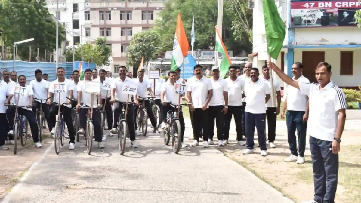 Bihar News : नरकटियागंज में एसएसबी 44वीं वाहिनी ने निकाली भव Bihar News : नरकटियागंज में एसएसबी 44वीं वाहिनी ने निकाली भव
